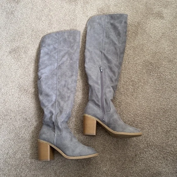 Fergalicous by Fergie - Dina Distressed Boots in Dove Grey - Picture 2 of 6